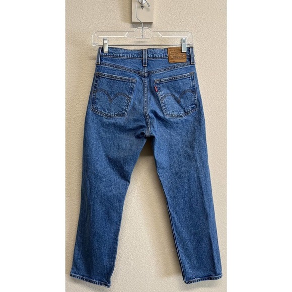 Levi's High-Rise Wedgie Straight Cropped Jeans Size 26x26 Med Wash - Picture 10 of 10